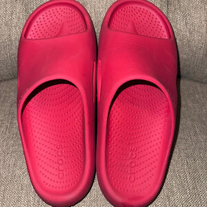 EUC Men’s 7/Women’s 9 Crocs Mellow Recovery Slide Sandals Brick Red